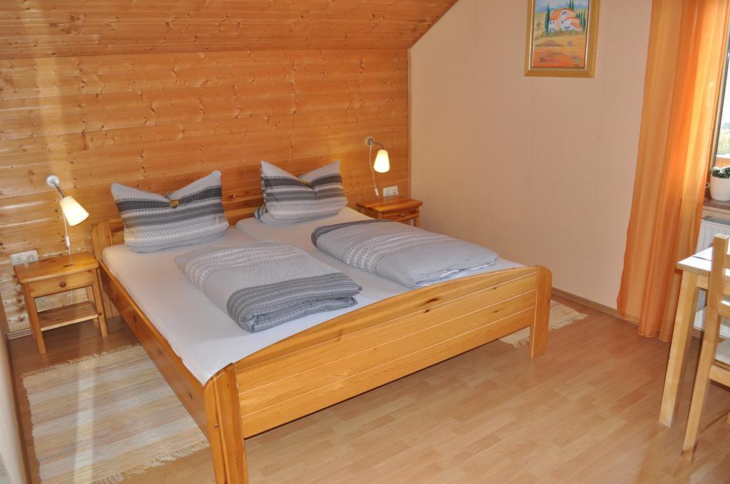 Pension Jonas Baar  部屋 写真