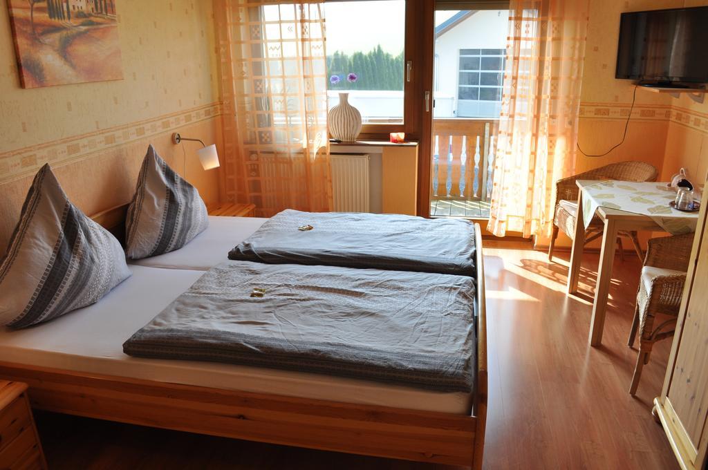Pension Jonas Baar  部屋 写真